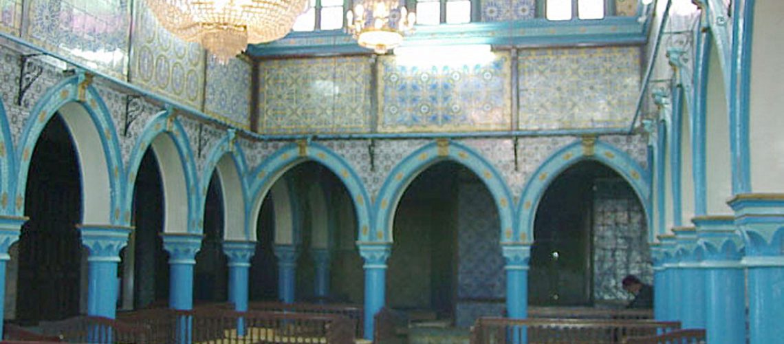 Djerba,_Synagoge_La_Ghriba_Jan_2002_Innenansicht_5